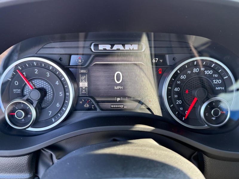 Ram 1500 Vehicle Full-screen Gallery Image 28