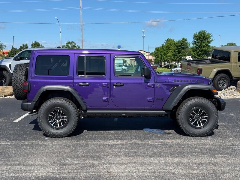 Jeep Wrangler Vehicle Full-screen Gallery Image 2
