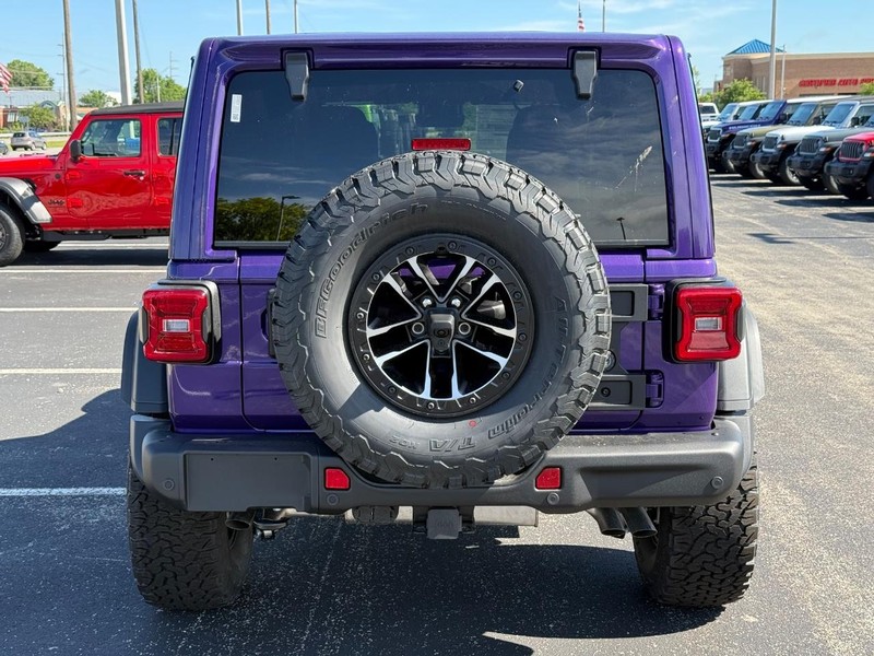 Jeep Wrangler Vehicle Full-screen Gallery Image 4