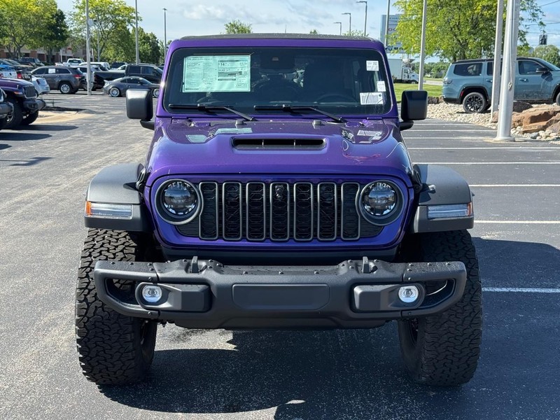 Jeep Wrangler Vehicle Full-screen Gallery Image 9