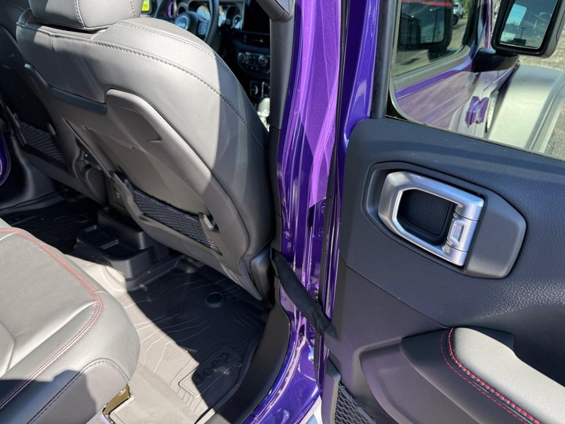 Jeep Wrangler Vehicle Full-screen Gallery Image 11