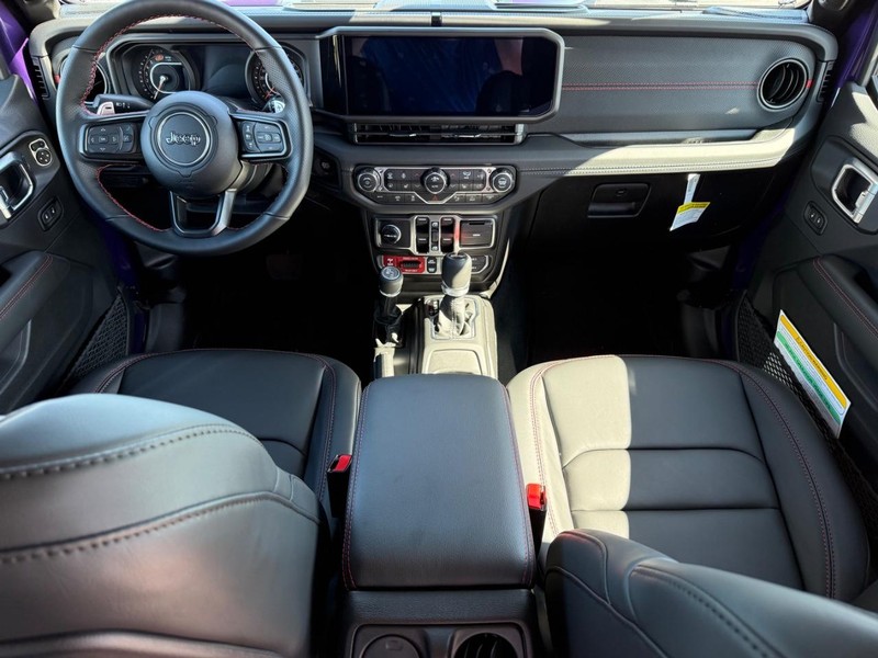 Jeep Wrangler Vehicle Full-screen Gallery Image 12