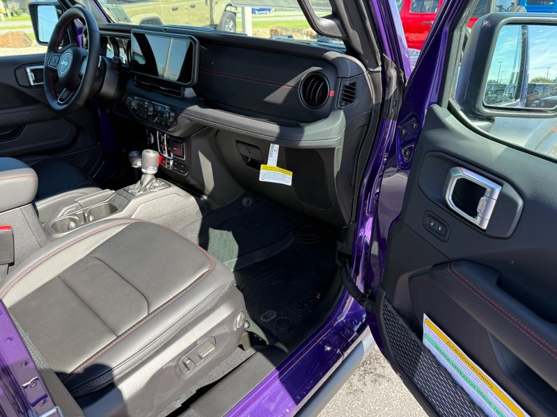Jeep Wrangler Vehicle Full-screen Gallery Image 14