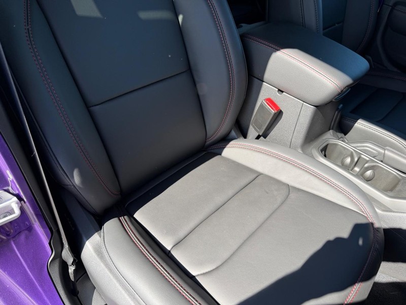 Jeep Wrangler Vehicle Full-screen Gallery Image 15