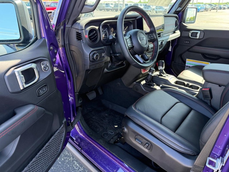Jeep Wrangler Vehicle Full-screen Gallery Image 16