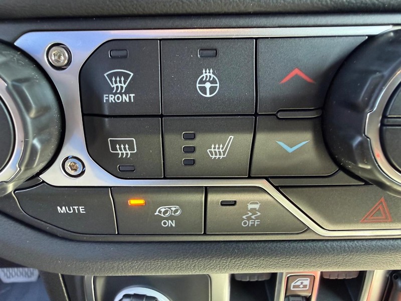 Jeep Wrangler Vehicle Full-screen Gallery Image 22