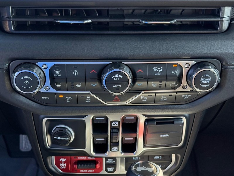 Jeep Wrangler Vehicle Full-screen Gallery Image 25
