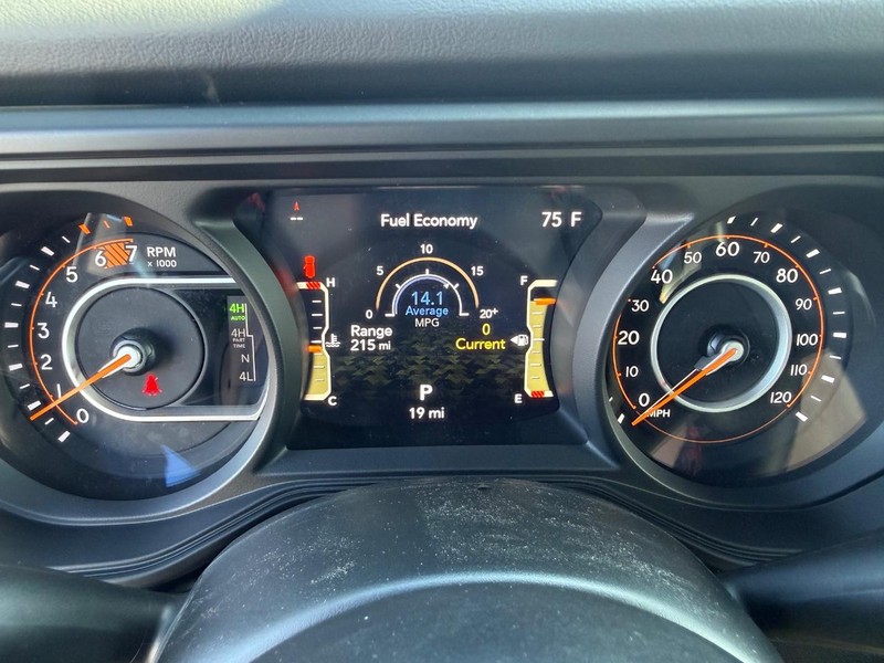 Jeep Wrangler Vehicle Full-screen Gallery Image 29