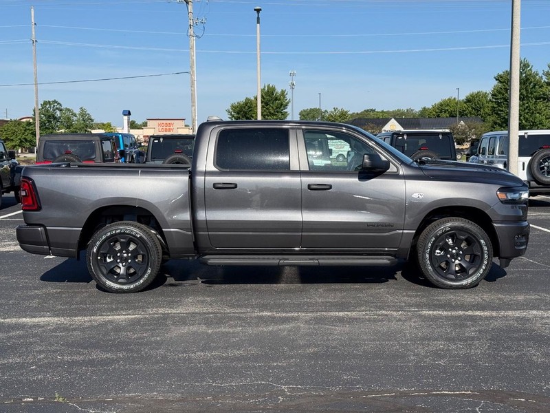 Ram 1500 Vehicle Full-screen Gallery Image 2