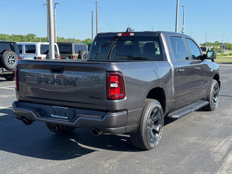 Ram 1500 Vehicle Full-screen Gallery Image 3