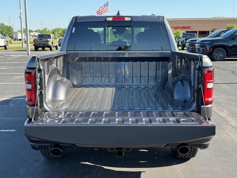 Ram 1500 Vehicle Full-screen Gallery Image 7