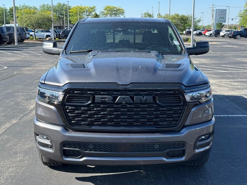 Ram 1500 Vehicle Full-screen Gallery Image 9