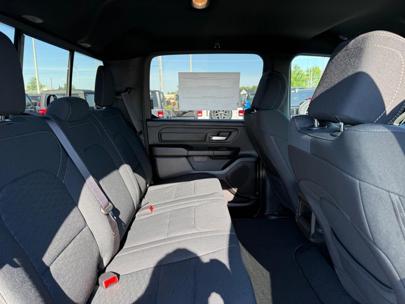 Ram 1500 Vehicle Full-screen Gallery Image 10