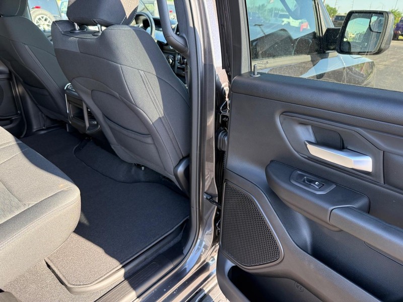 Ram 1500 Vehicle Full-screen Gallery Image 11