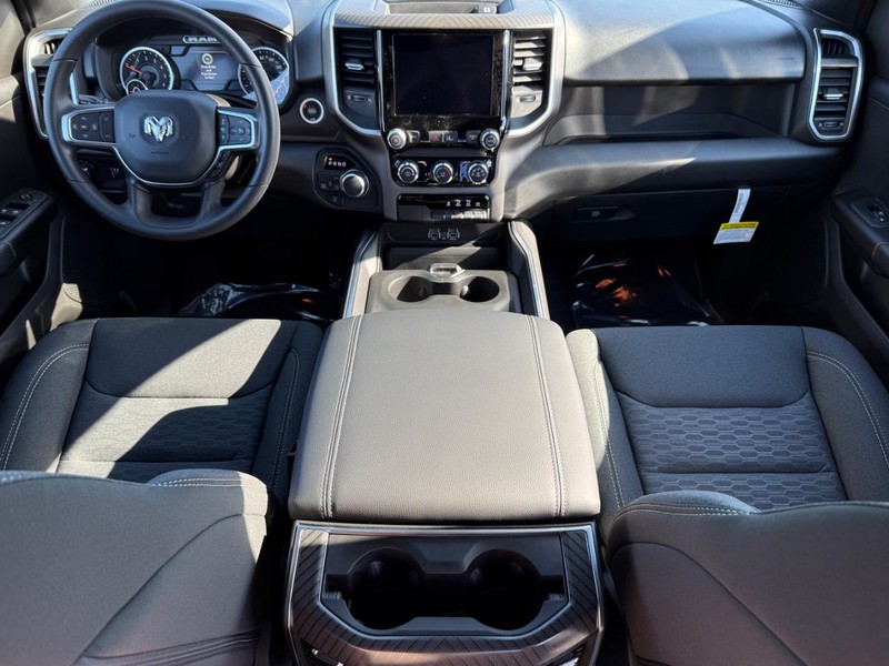 Ram 1500 Vehicle Full-screen Gallery Image 12