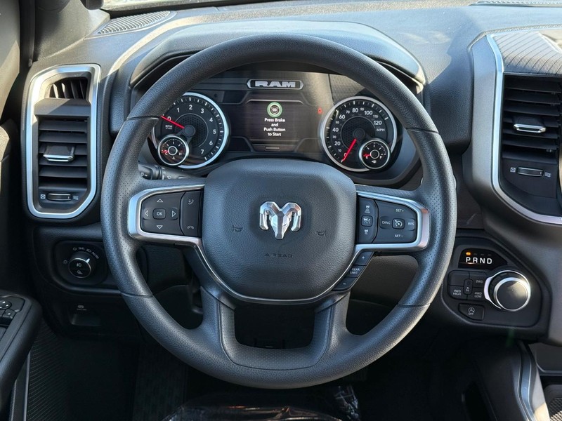 Ram 1500 Vehicle Full-screen Gallery Image 13