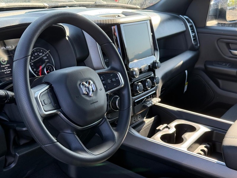 Ram 1500 Vehicle Full-screen Gallery Image 18