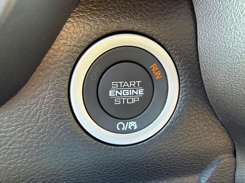 Ram 1500 Vehicle Full-screen Gallery Image 21