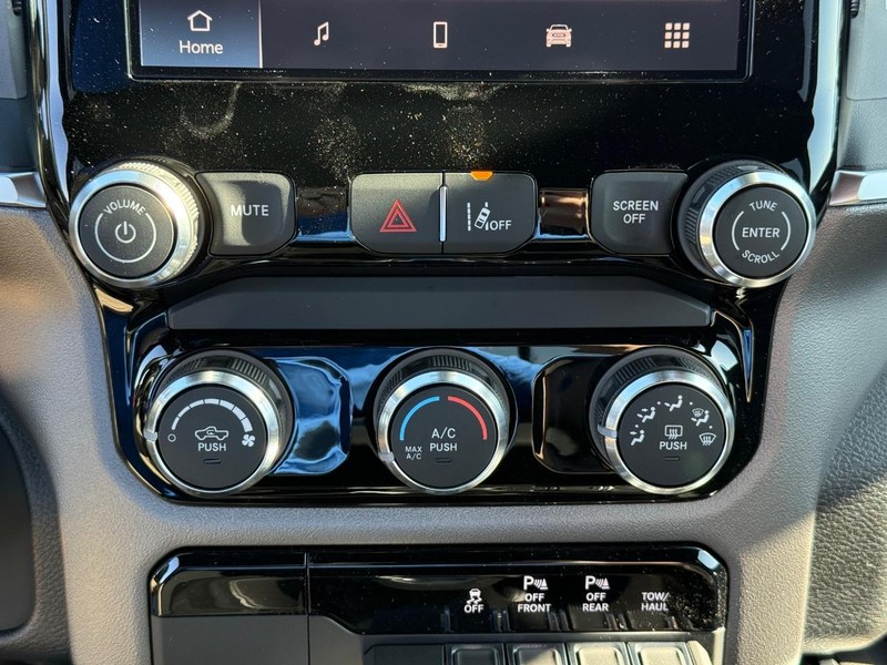 Ram 1500 Vehicle Full-screen Gallery Image 25