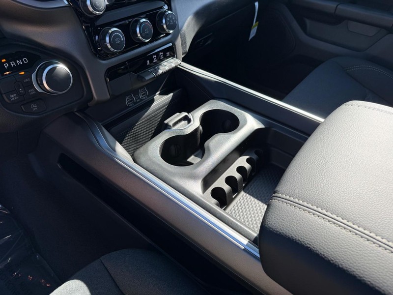 Ram 1500 Vehicle Full-screen Gallery Image 26