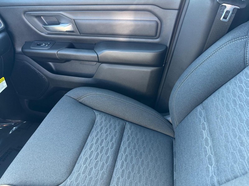 Ram 1500 Vehicle Full-screen Gallery Image 27