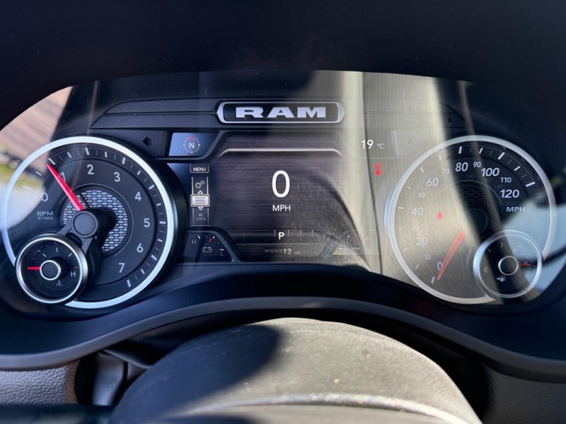 Ram 1500 Vehicle Full-screen Gallery Image 28