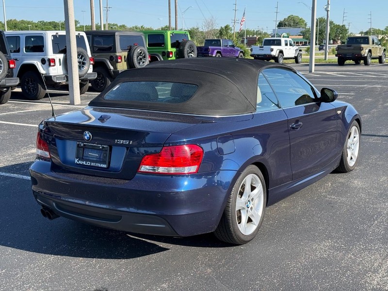BMW 1 Series Vehicle Full-screen Gallery Image 03