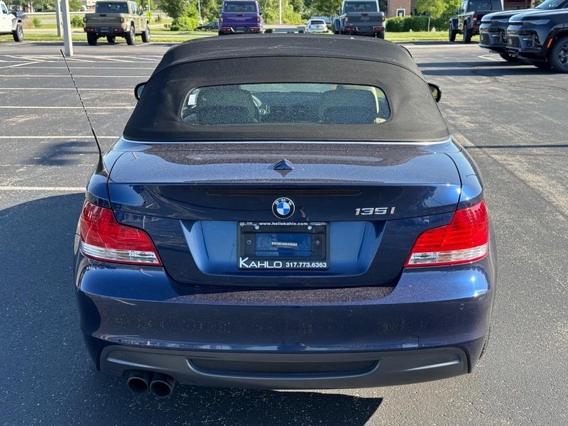 BMW 1 Series Vehicle Full-screen Gallery Image 04