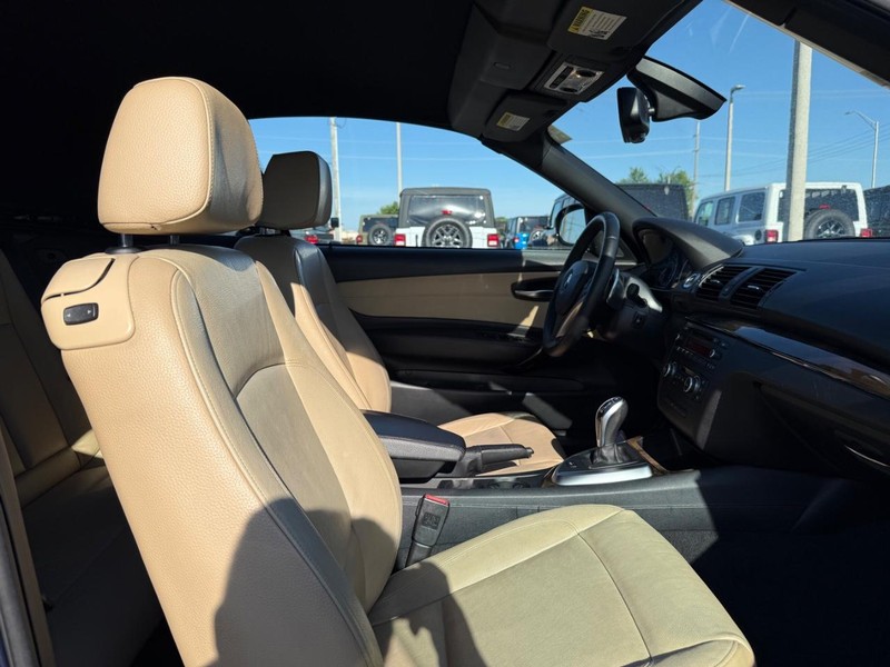 BMW 1 Series Vehicle Full-screen Gallery Image 10
