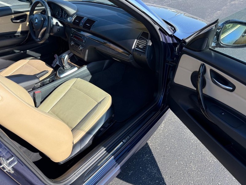 BMW 1 Series Vehicle Full-screen Gallery Image 11