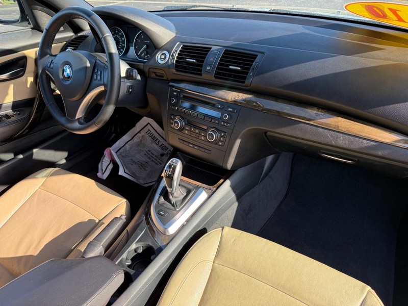 BMW 1 Series Vehicle Full-screen Gallery Image 12