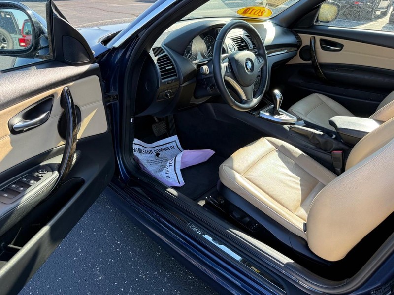 BMW 1 Series Vehicle Full-screen Gallery Image 15