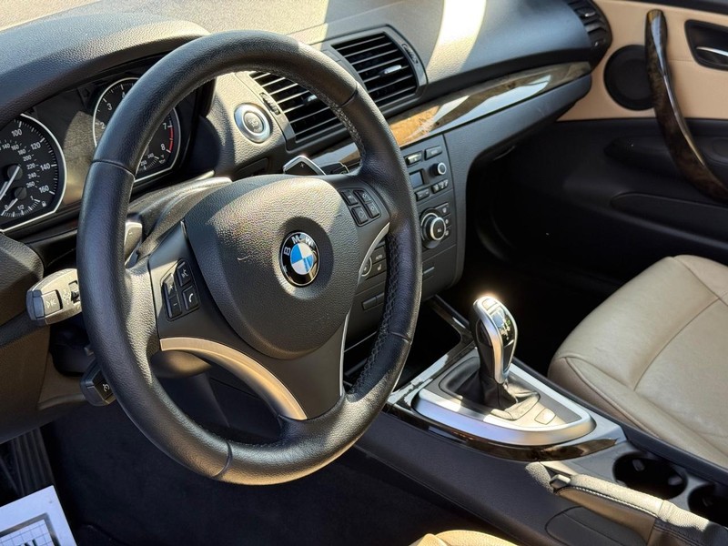 BMW 1 Series Vehicle Full-screen Gallery Image 17