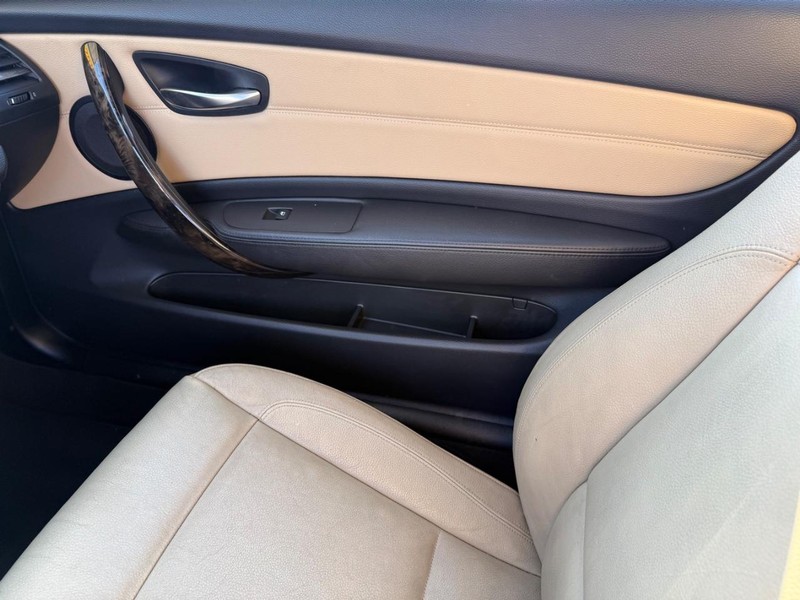 BMW 1 Series Vehicle Full-screen Gallery Image 24