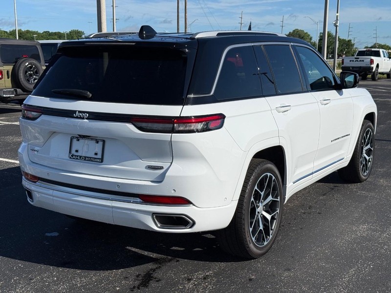 Jeep Grand Cherokee Vehicle Full-screen Gallery Image 3
