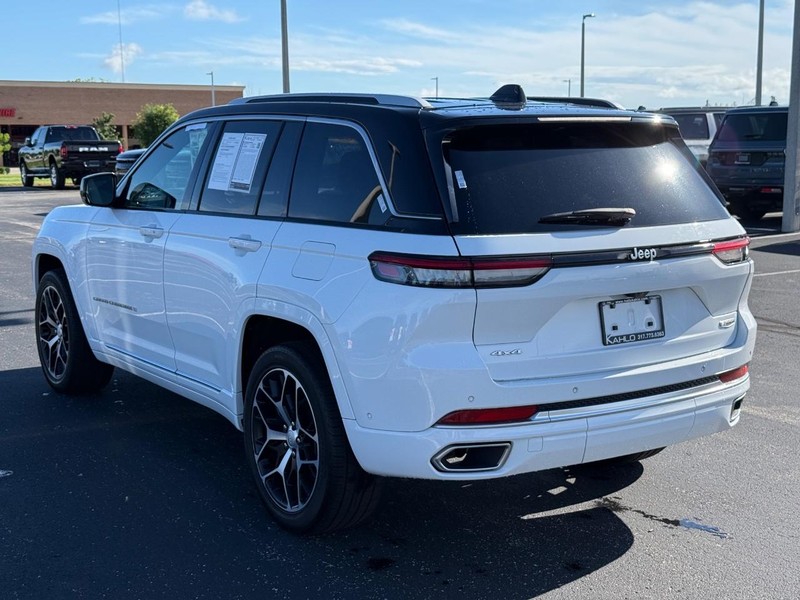 Jeep Grand Cherokee Vehicle Full-screen Gallery Image 5