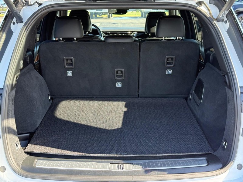 Jeep Grand Cherokee Vehicle Full-screen Gallery Image 7