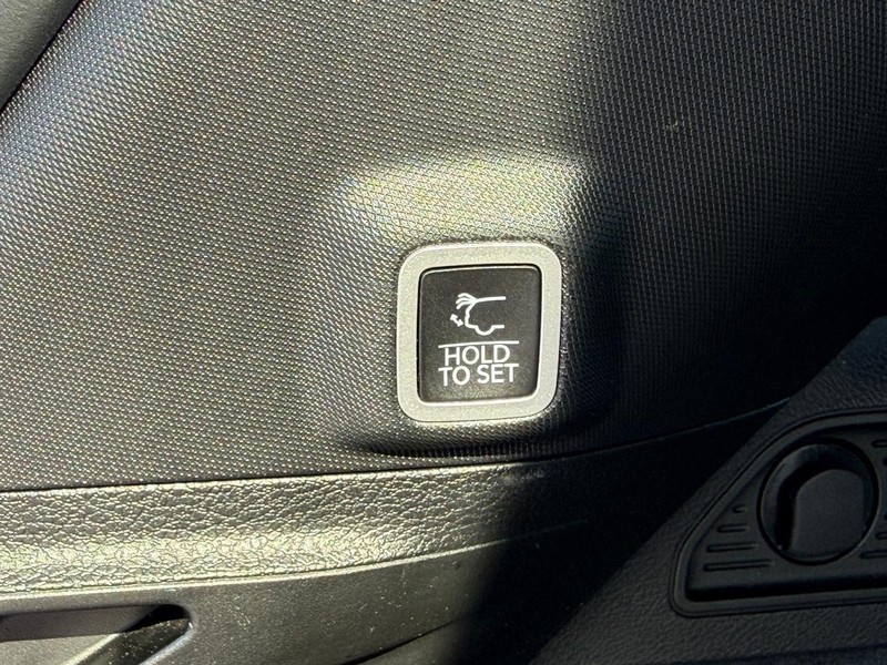 Jeep Grand Cherokee Vehicle Full-screen Gallery Image 8