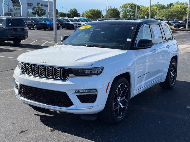 Jeep Grand Cherokee Vehicle Full-screen Gallery Image 9