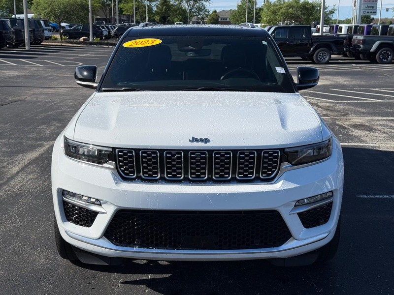 Jeep Grand Cherokee Vehicle Full-screen Gallery Image 10