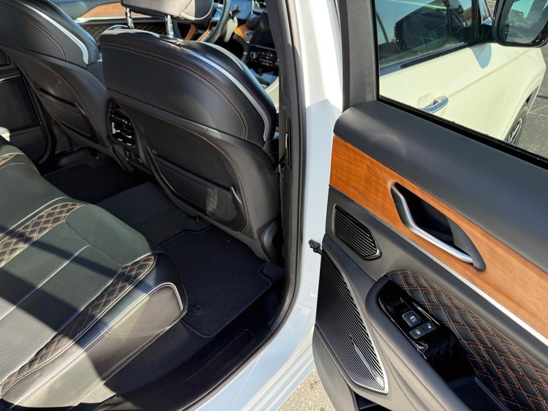 Jeep Grand Cherokee Vehicle Full-screen Gallery Image 12