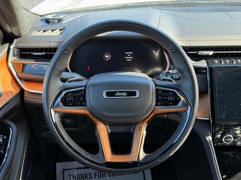 Jeep Grand Cherokee Vehicle Full-screen Gallery Image 14