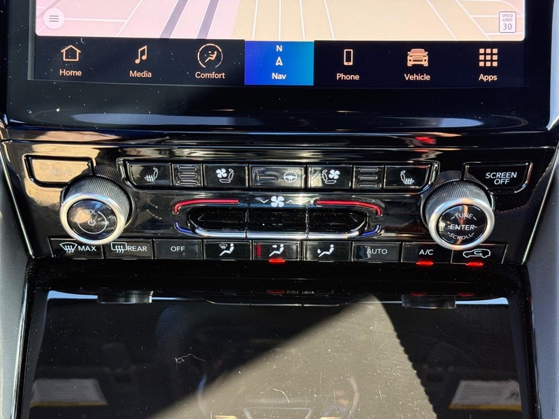 Jeep Grand Cherokee Vehicle Full-screen Gallery Image 26
