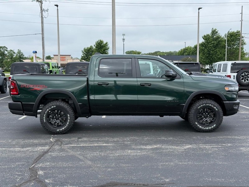 Ram 1500 Vehicle Full-screen Gallery Image 2