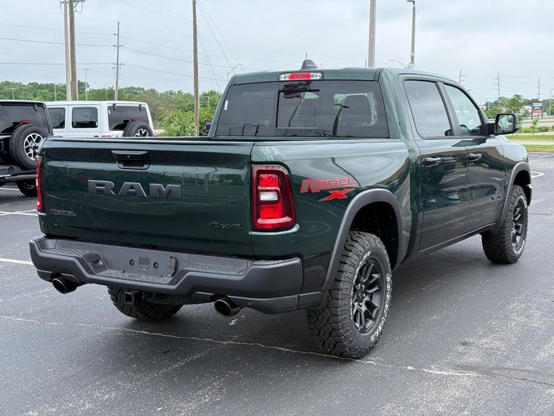 Ram 1500 Vehicle Full-screen Gallery Image 3