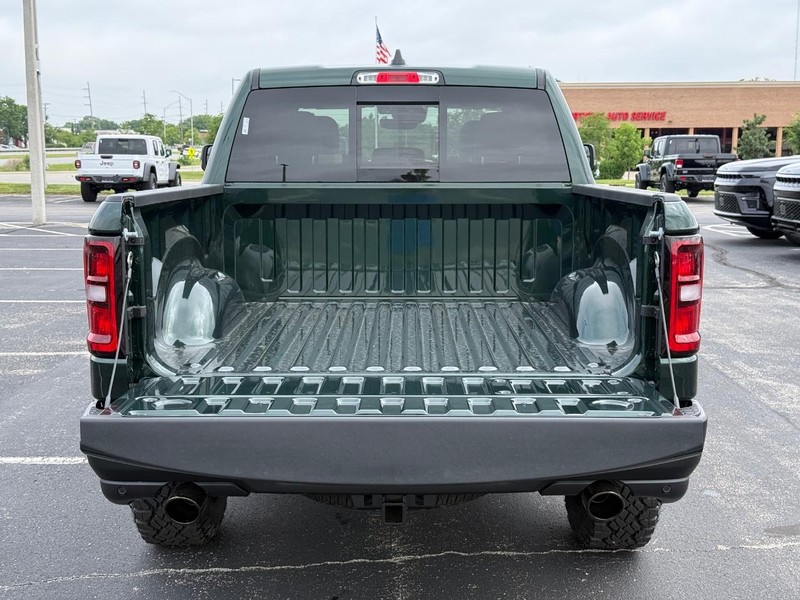Ram 1500 Vehicle Full-screen Gallery Image 7