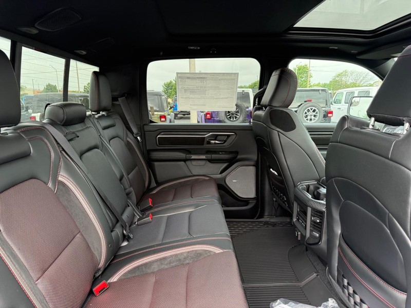 Ram 1500 Vehicle Full-screen Gallery Image 11