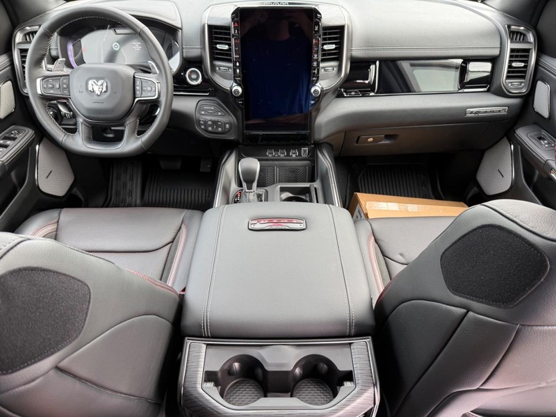 Ram 1500 Vehicle Full-screen Gallery Image 13