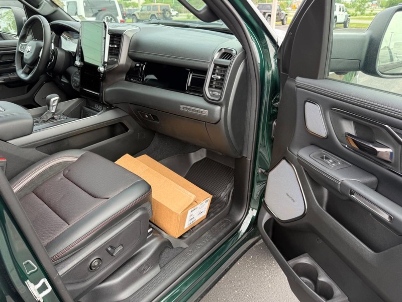 Ram 1500 Vehicle Full-screen Gallery Image 16
