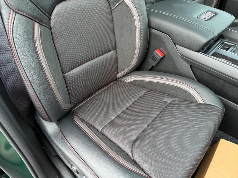 Ram 1500 Vehicle Full-screen Gallery Image 17